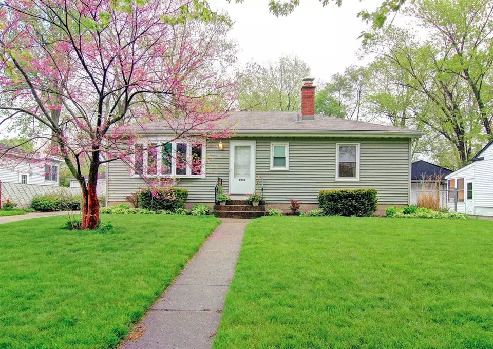  8935 Ohio Pl, Highland, IN 46322 photo 3