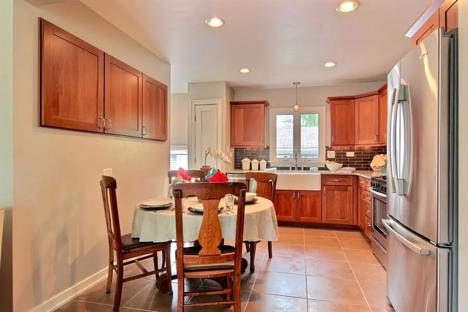  8935 Ohio Pl, Highland, IN 46322 photo 10