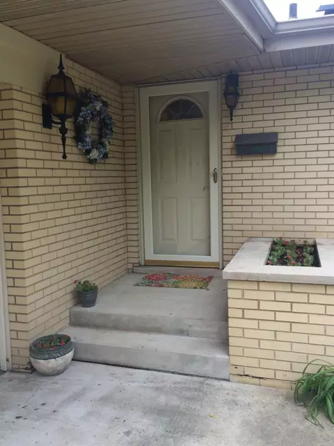 1502 Janice Ln, Munster, IN 46321 photo 2