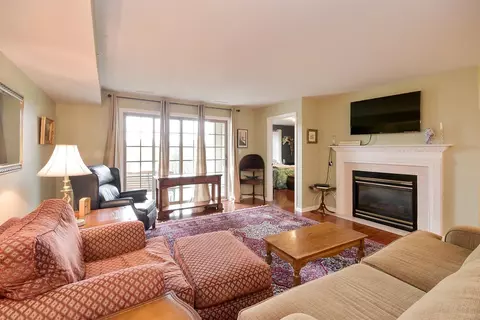 1624 White Oak Cir #2D, Munster, IN 46321 photo 2