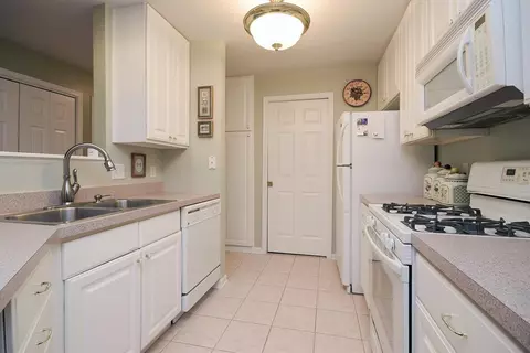 1624 White Oak Cir #2D, Munster, IN 46321 photo 3