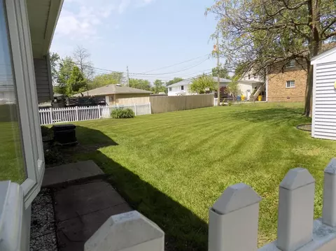 1006 E Ash Pl, Griffith, IN 46319 photo 9