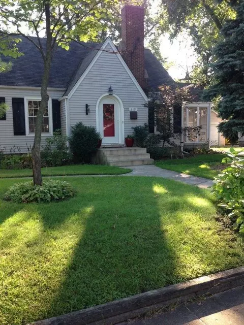 219 N Harvey St, Griffith, IN 46319 photo 2