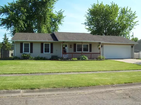 817 Apache Ln, Lowell, IN 46356 photo 1
