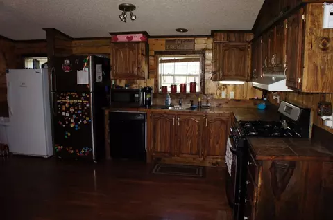 137 W 1000, Wheatfield, IN 46392 photo 2