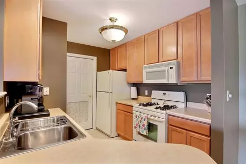 604 Cambridge Ct #2D, Munster, IN 46321 photo 6