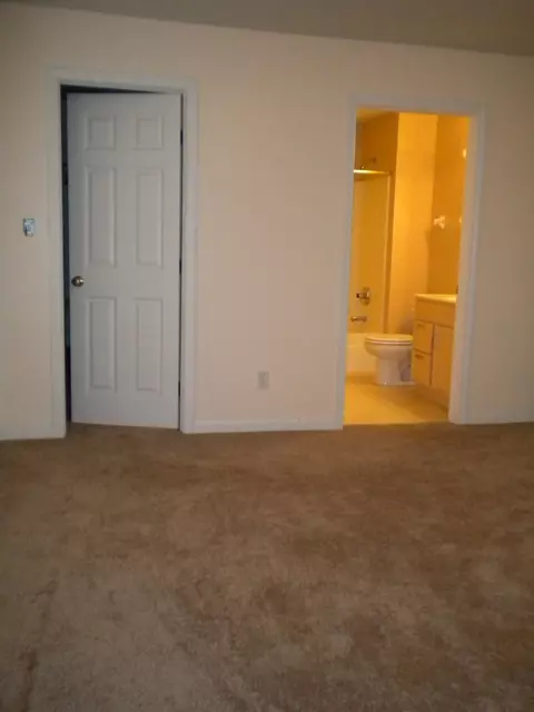 2720 Georgetowne Dr #D-2, Highland, IN 46322 photo 9