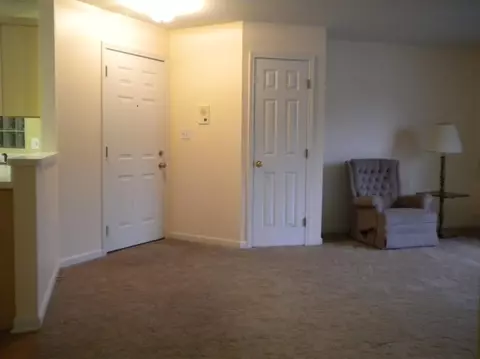 2720 Georgetowne Dr #D-2, Highland, IN 46322 photo 3