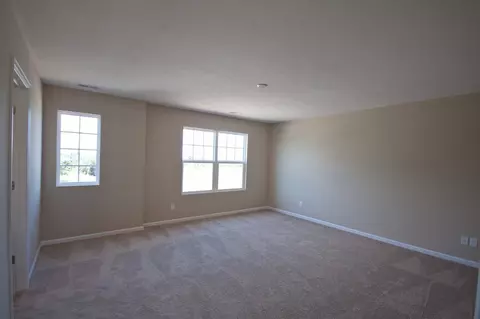 2104 Wicklow Dr, Valparaiso, IN 46385 photo 8