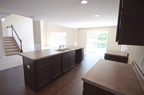 2104 Wicklow Dr, Valparaiso, IN 46385 photo 3