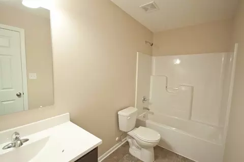 2104 Wicklow Dr, Valparaiso, IN 46385 photo 7