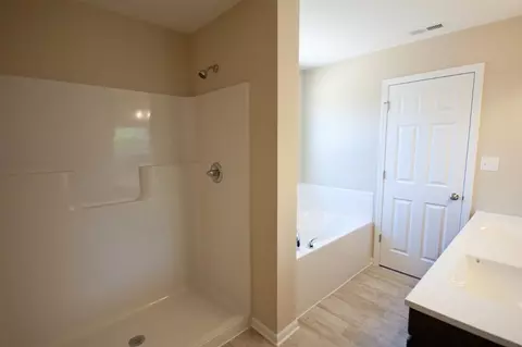 2106 Wicklow Dr, Valparaiso, IN 46385 photo 8