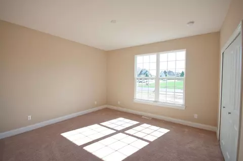 2450 Naples Dr, Valparaiso, IN 46385 photo 9