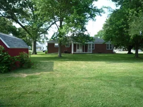 417 E Main St, Brook, IN 47922 photo 7