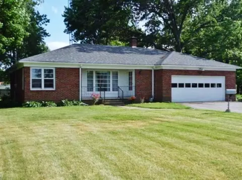 417 E Main St, Brook, IN 47922 photo 1