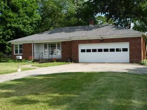 417 E Main St, Brook, IN 47922 photo 2