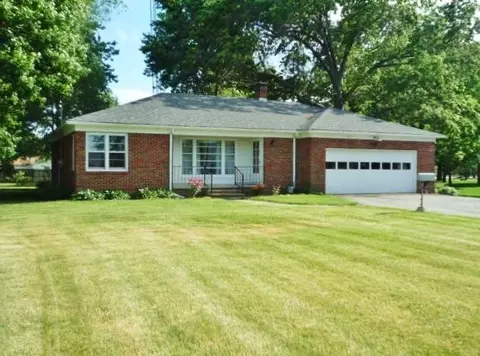 417 E Main St, Brook, IN 47922 photo 3