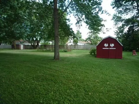 417 E Main St, Brook, IN 47922 photo 6