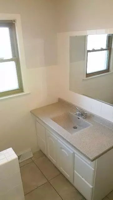 939 W Ash St, Griffith, IN 46319 photo 9