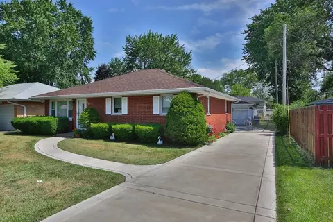 601 E Ash Pl, Griffith, IN 46319 photo 2