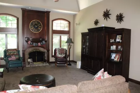 217 N Lillian St, Griffith, IN 46319 photo 5