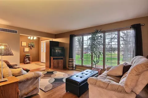 6992 Windsor Dr, De Motte, IN 46310 photo 6