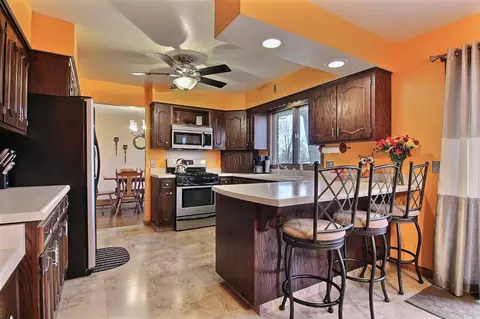 6992 Windsor Dr, De Motte, IN 46310 photo 8