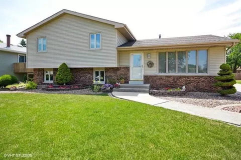 945 Devonshire Ln, Dyer, IN 46311 photo 1