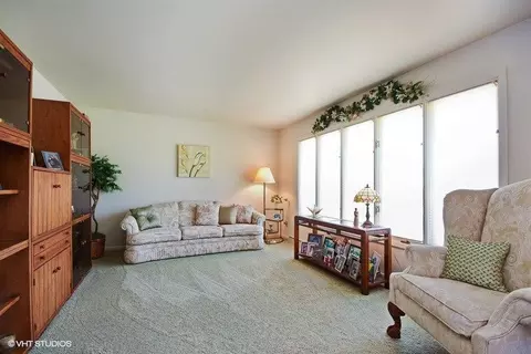 945 Devonshire Ln, Dyer, IN 46311 photo 3