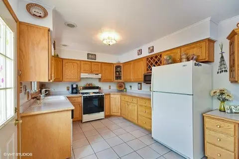 945 Devonshire Ln, Dyer, IN 46311 photo 4