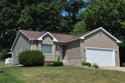 1067 Shoreline Rd, Crown Point, IN 46307 photo 1