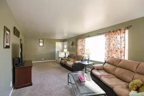 413 W 44th Pl, Griffith, IN 46319 photo 3