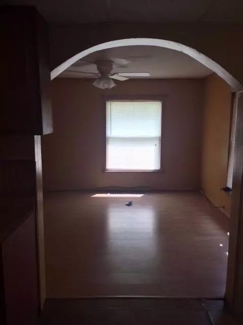328 Tyler St, Gary, IN 46402 photo 4