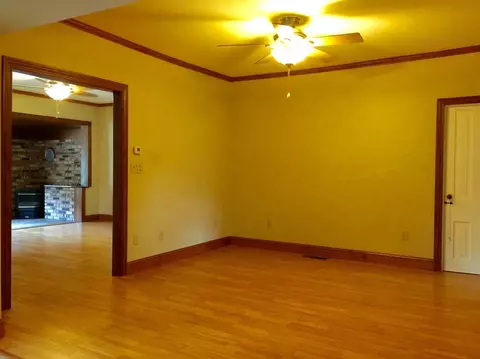 601 W Davis St, Hamlet, IN 46532 photo 3