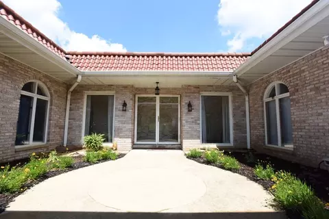 8650 Lantern Dr, Saint John, IN 46373 photo 2