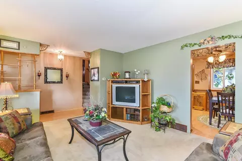 1011 W Pine Pl, Griffith, IN 46319 photo 3