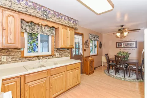 1011 W Pine Pl, Griffith, IN 46319 photo 5