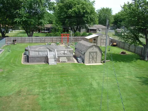 9017 Lee Pl, Crown Point, IN 46307 photo 2