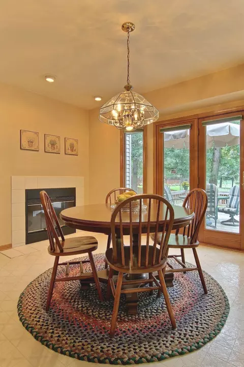 2048 Govert Dr, Schererville, IN 46375 photo 3
