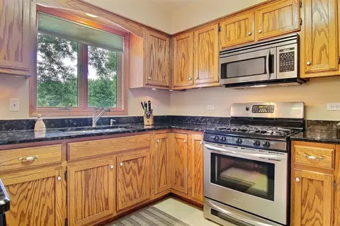 2048 Govert Dr, Schererville, IN 46375 photo 6