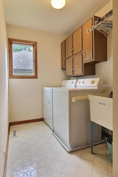 2048 Govert Dr, Schererville, IN 46375 photo 8