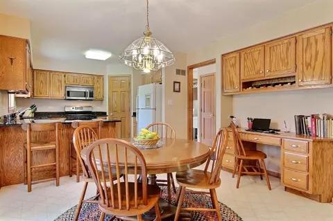 2048 Govert Dr, Schererville, IN 46375 photo 4