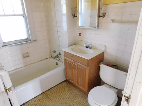 564 Johnson St, Gary, IN 46402 photo 9