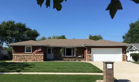 954 Seneca Dr, Crown Point, IN 46307 photo 1
