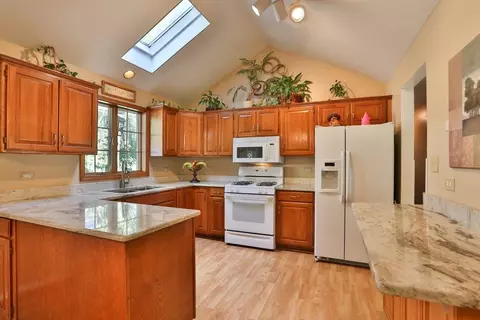 623 Canterbury Rd, Griffith, IN 46319 photo 2