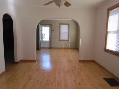 400 N Dwiggins St, Griffith, IN 46319 photo 2