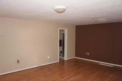 4111 E Goodwin St, De Motte, IN 46310 photo 2