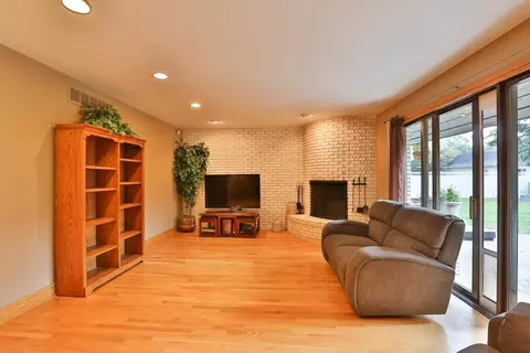 1900 Lambert Ln, Munster, IN 46321 photo 10