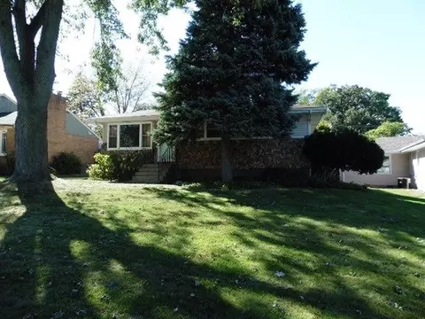 8308 Kooy Dr, Munster, IN 46321 photo 2