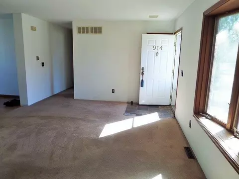 914 Lake St, Griffith, IN 46319 photo 3